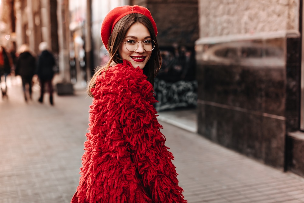 full look w kolorze szkarłatnym 
